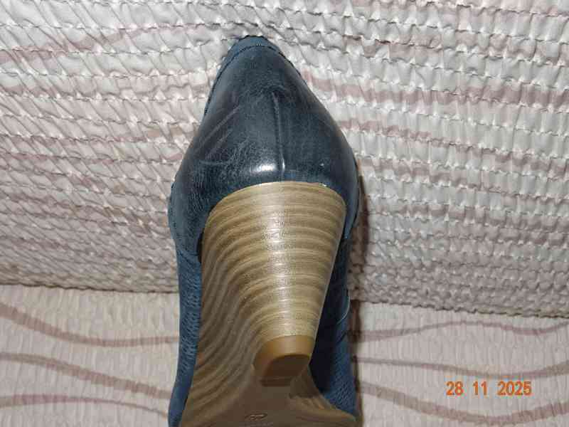 NOVÉ KOŽENÉ DÁMSKÉ BOTY NA KLÍNU (WEDGE) zn. „BAŤA“ - foto 6