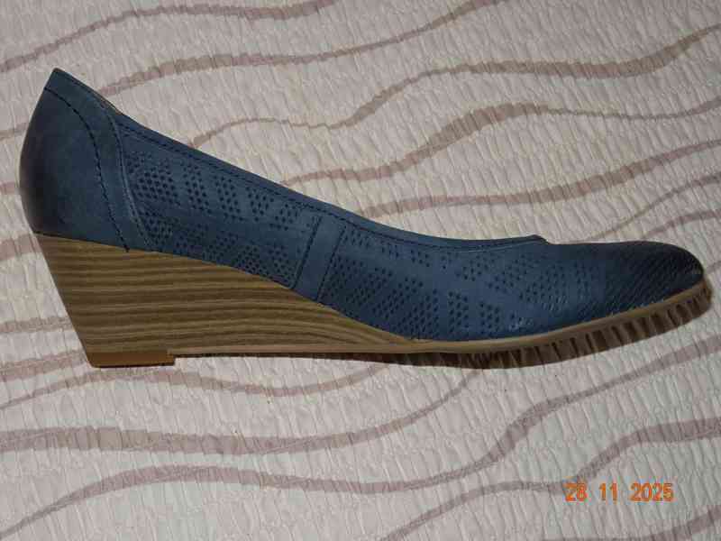 NOVÉ KOŽENÉ DÁMSKÉ BOTY NA KLÍNU (WEDGE) zn. „BAŤA“ - foto 5