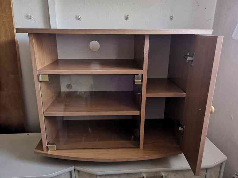 Televizní stolek - foto 2