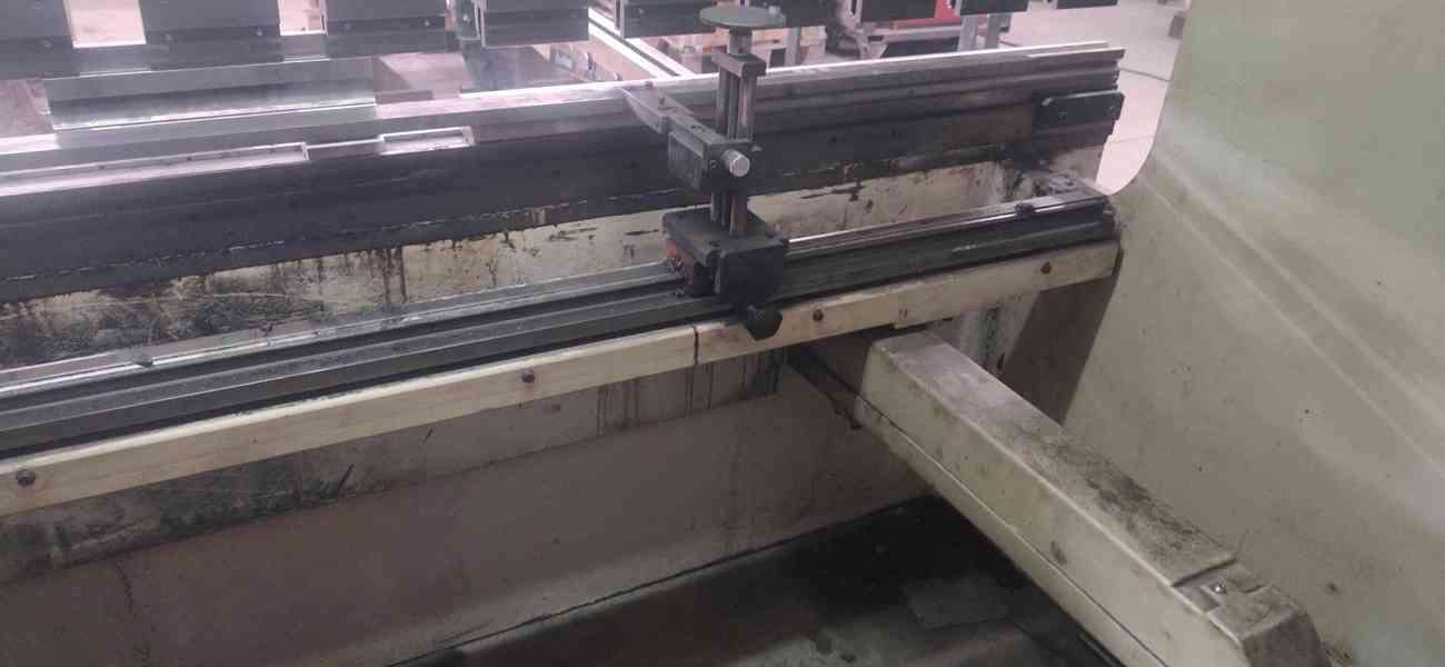 Použitý ohraňovací lis E-30160,  r. v. 2006 - foto 3