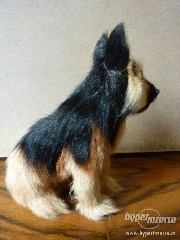 Pes hnědočerný strakáč -  figurka 12 x 11,5 x 9 cm - foto 4