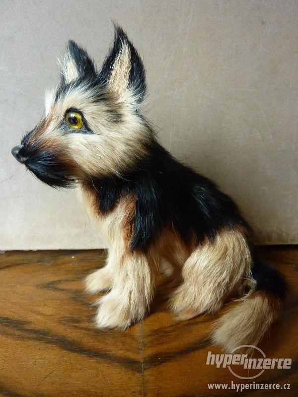 Pes hnědočerný strakáč -  figurka 12 x 11,5 x 9 cm - foto 5