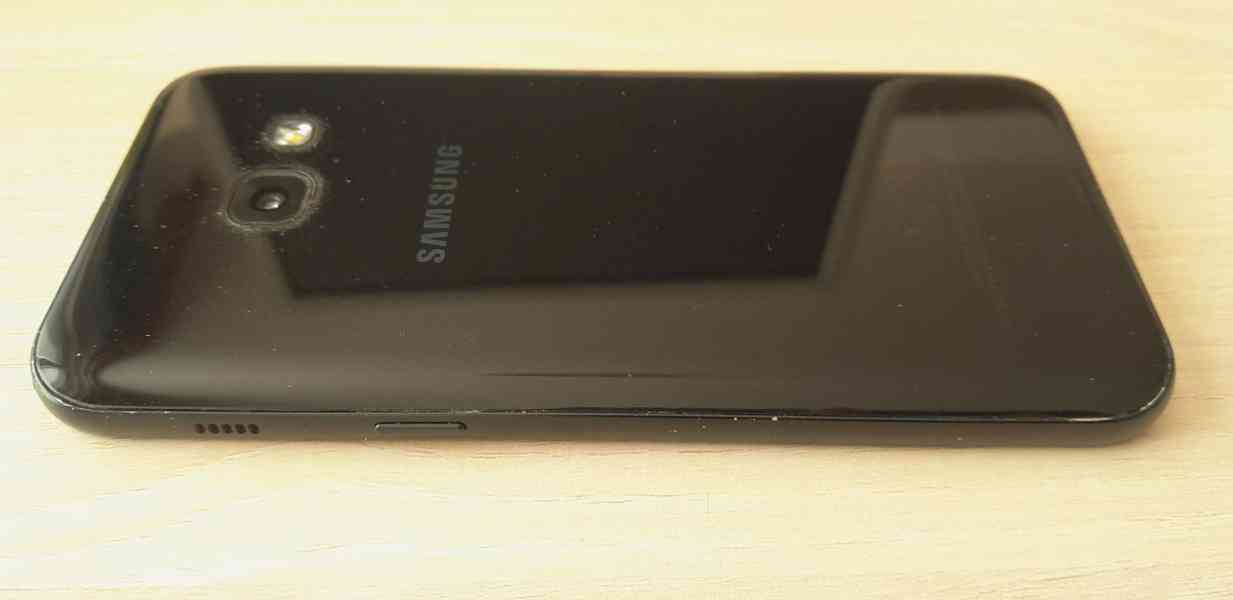 Samsung Galaxy A3 (2017) - foto 3