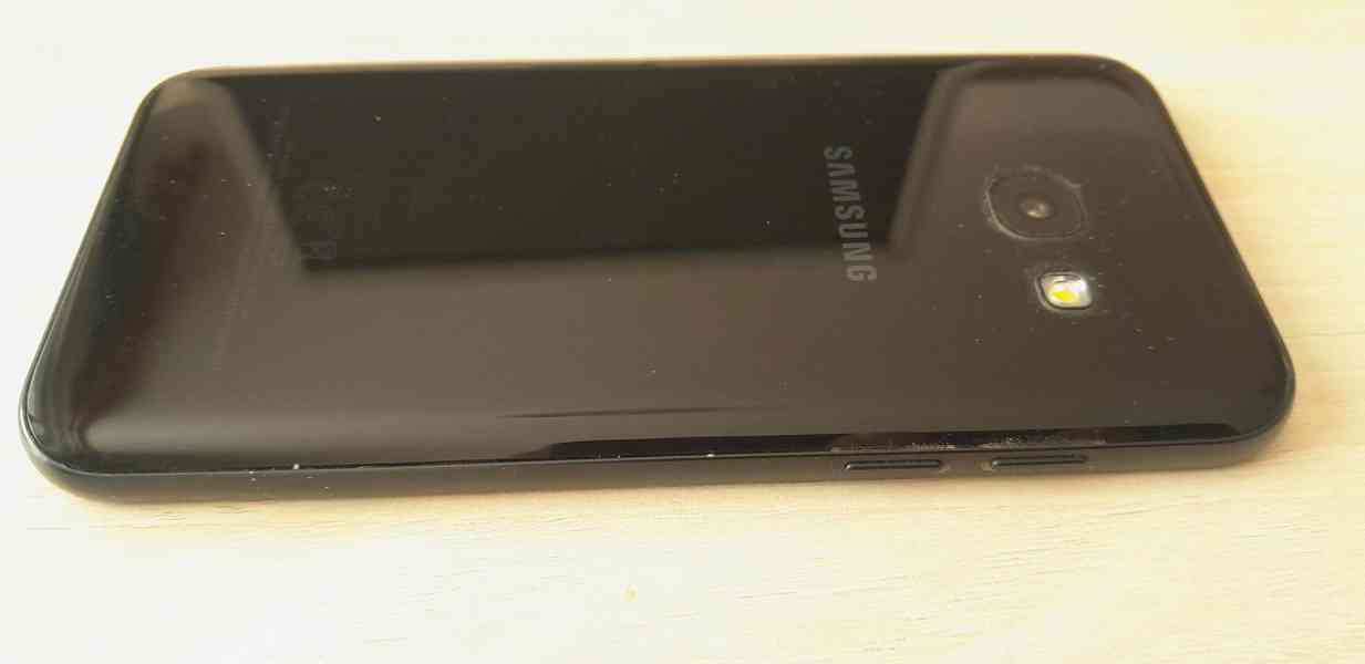 Samsung Galaxy A3 (2017) - foto 4