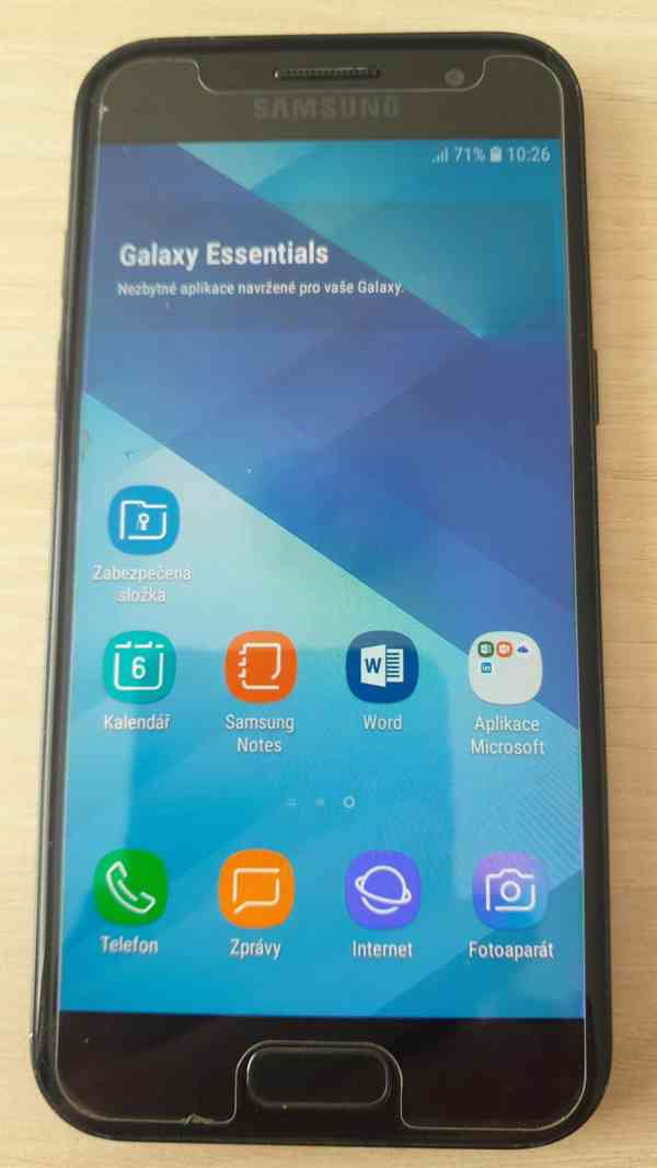 Samsung Galaxy A3 (2017) - foto 2