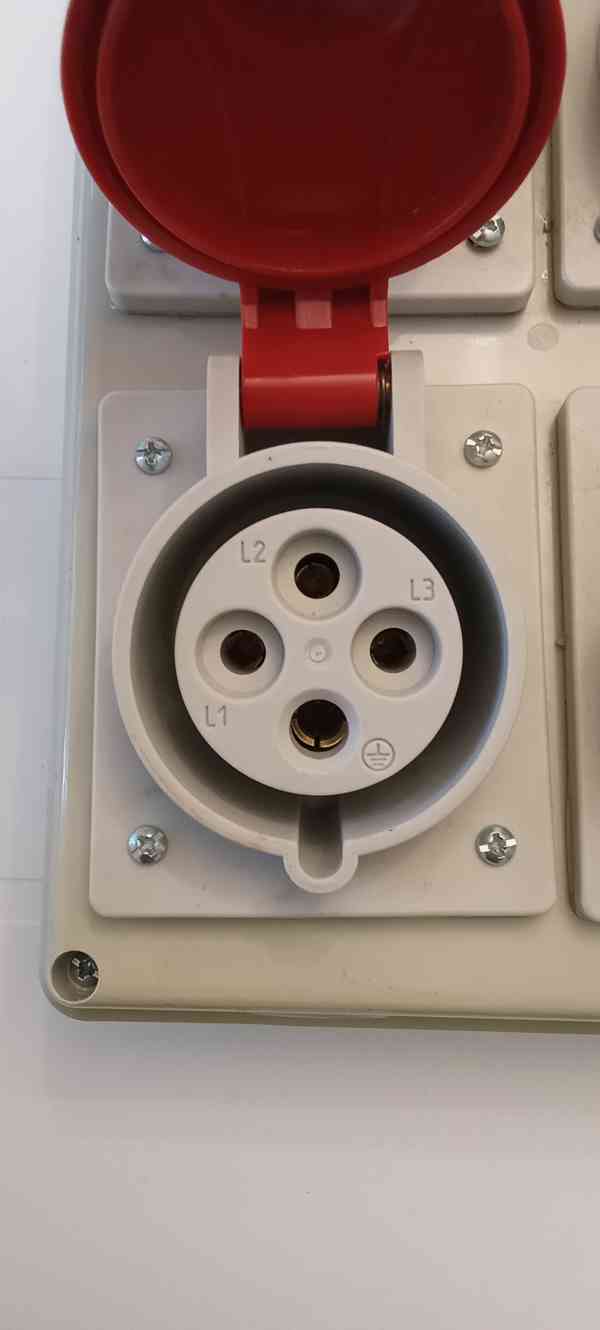 Zásuvkový rozvadeč , 4x400V, 32A zásuvky 3P plus zem Stav ve - foto 2