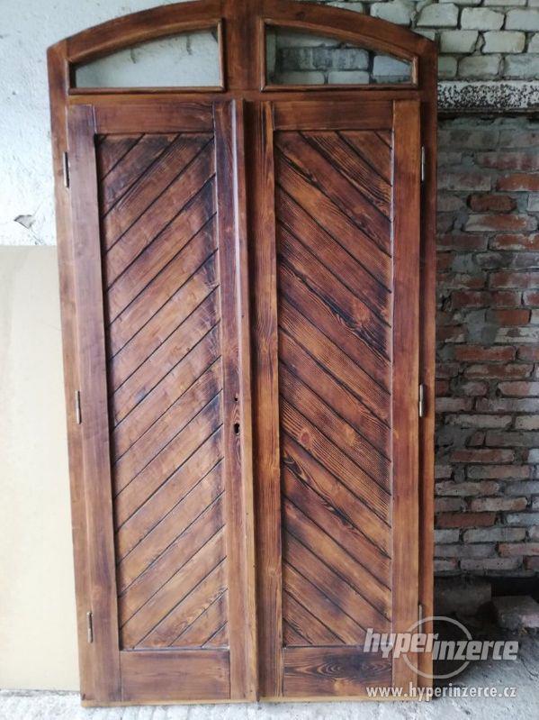 Prodám masivní dvoukřídlé dveře - foto 1