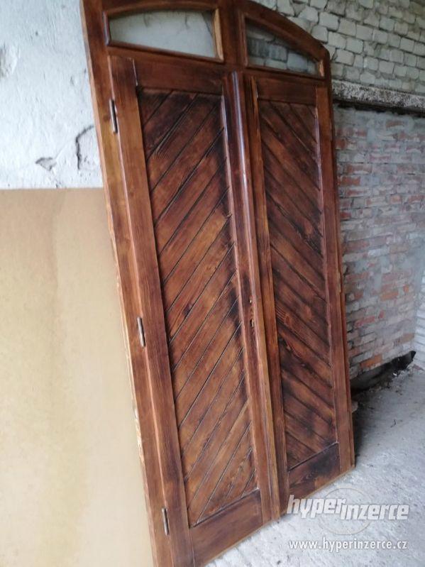 Prodám masivní dvoukřídlé dveře - foto 2
