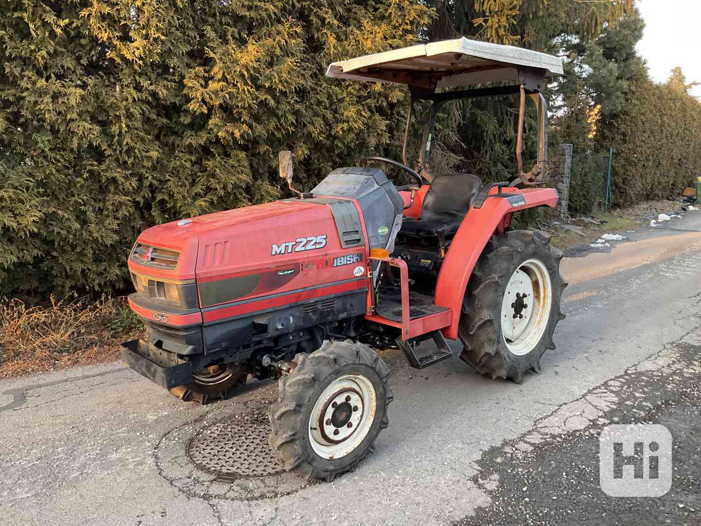 Japonský malotraktor Mitsubishi MT225 + stříška - foto 1