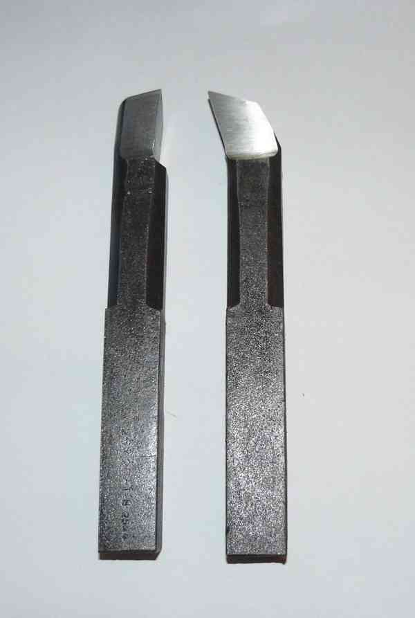 Soustružnický nůž KOVANÝ 25x25 ROHOVÝ VNITŘNÍ pravý (NOVÝ) - foto 1