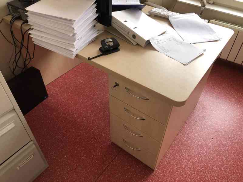 Položka číslo 47 – soubor vybavení kanceláří - foto 25