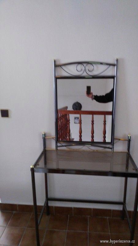kosmetický stolek plus zrcadlo - foto 4