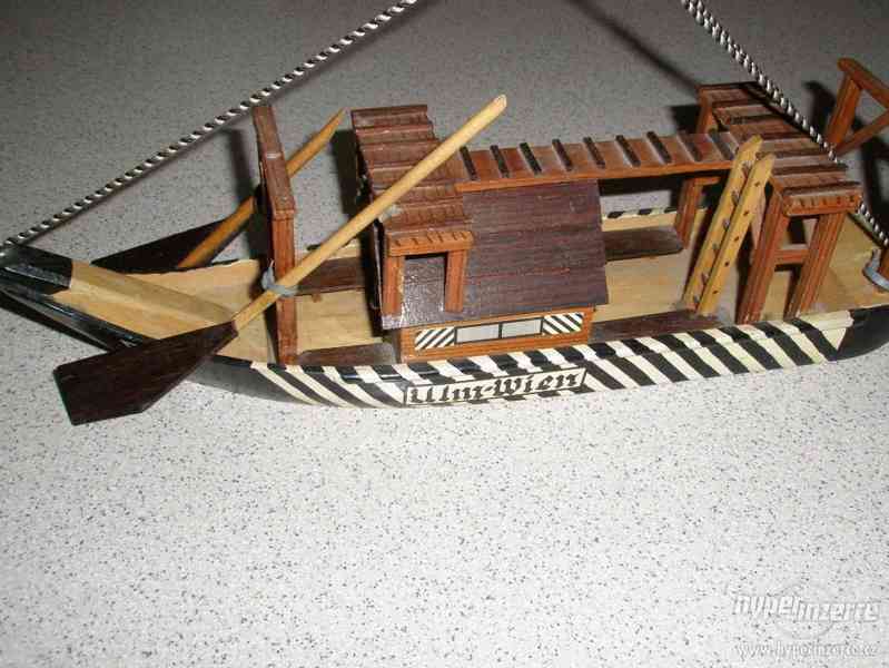 Starý dřevěný model lodě Ulm-Wien suvenýr, - foto 1