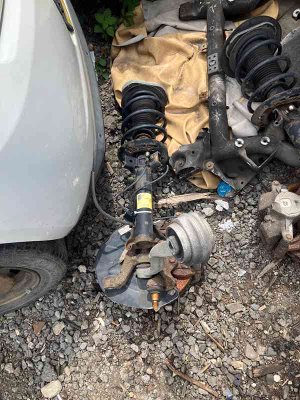 MERCEDES W 212 PREDNI TEHLICE KOMPLETNI - foto 5