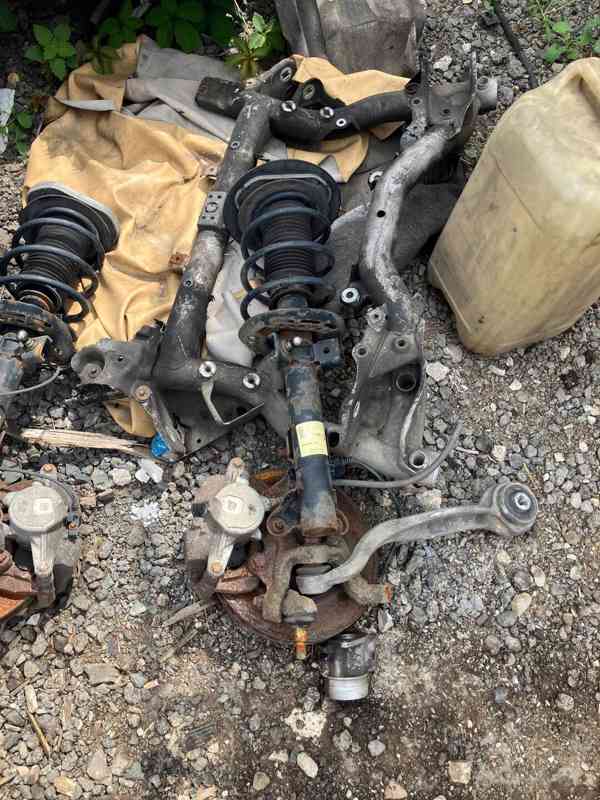 MERCEDES W 212 PREDNI TEHLICE KOMPLETNI - foto 4