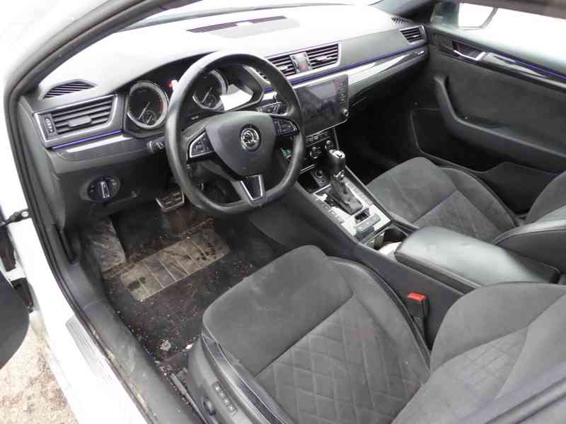 ŠKODA Superb Combi Sportline 2,0 TDI 140 kW 4x4 DSG - foto 9