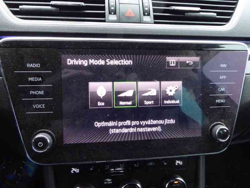 ŠKODA Superb Combi Sportline 2,0 TDI 140 kW 4x4 DSG - foto 27