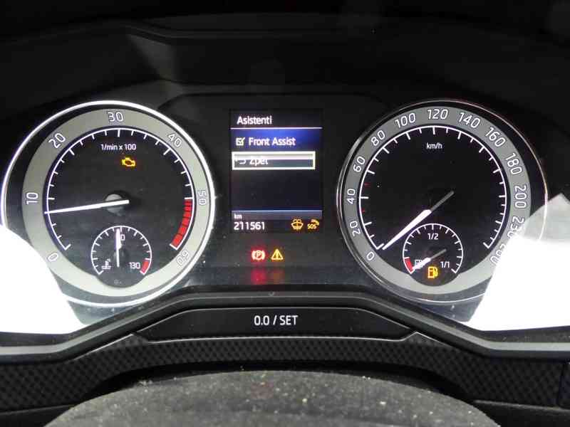 ŠKODA Superb Combi Sportline 2,0 TDI 140 kW 4x4 DSG - foto 24