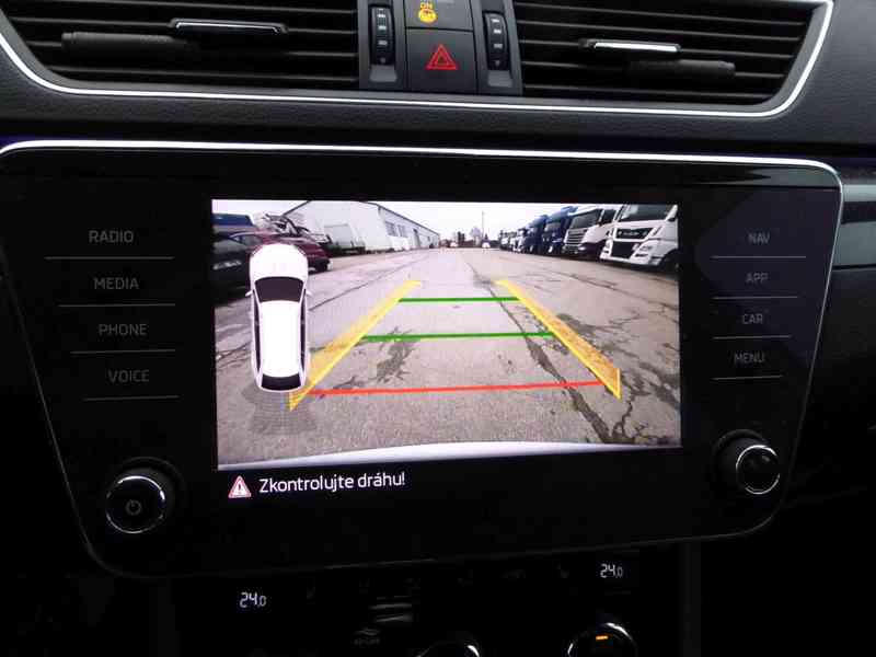 ŠKODA Superb Combi Sportline 2,0 TDI 140 kW 4x4 DSG - foto 26