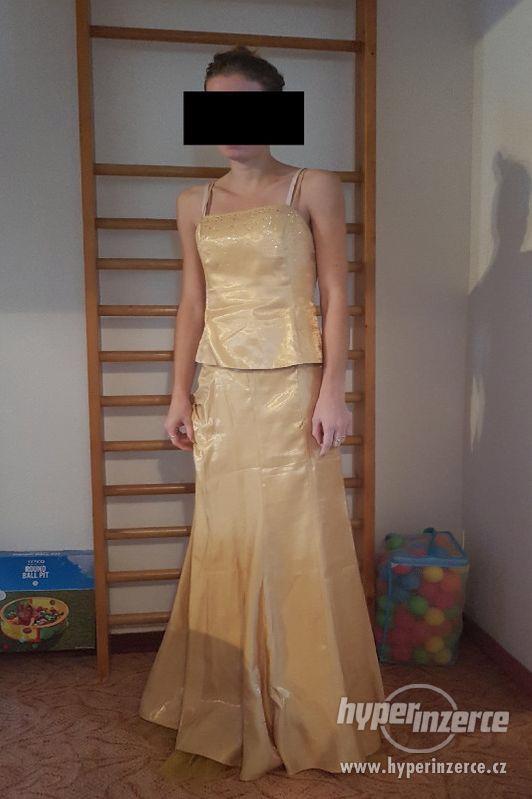 Zlaté plesové šaty - foto 1
