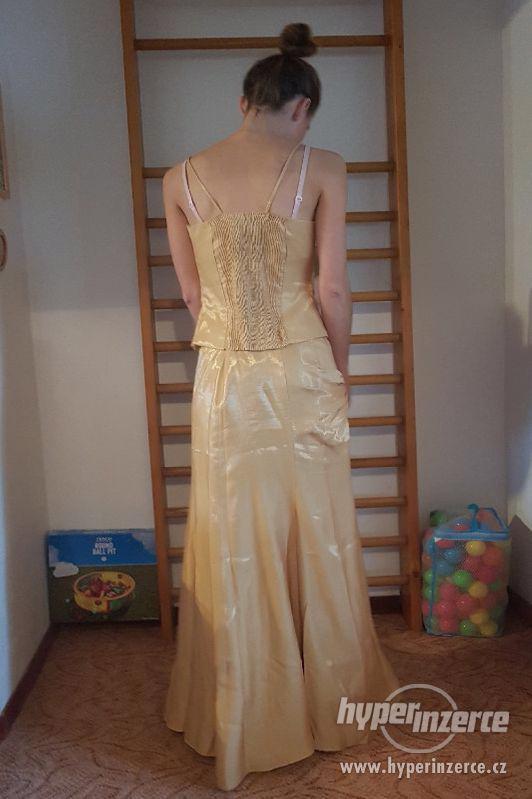 Zlaté plesové šaty - foto 2