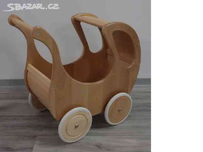 dřevěný kočárek pro panenky s okénkem - foto 1