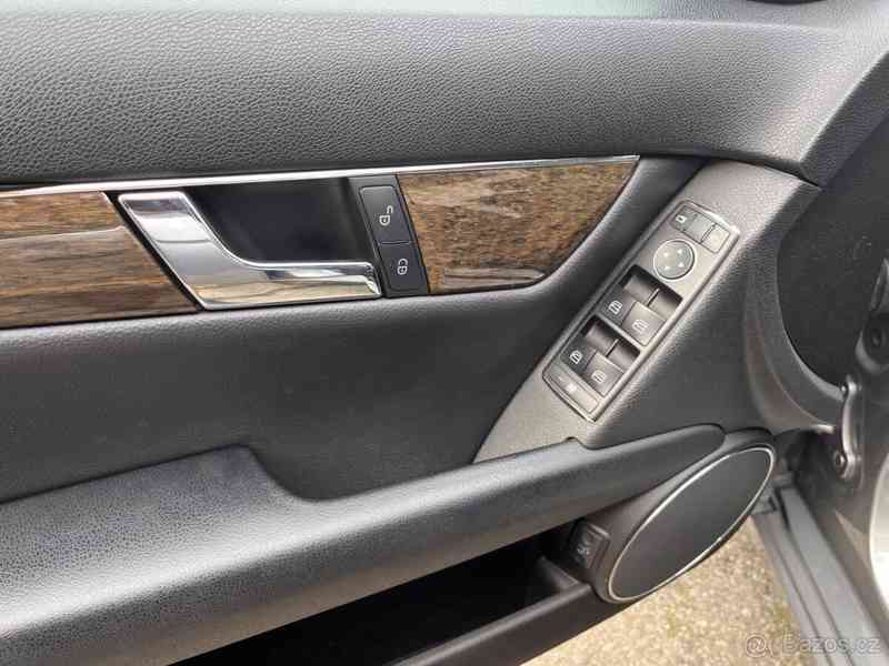 Mercedes-Benz Třídy C C350 CDI V6 17Okw r.v.2010 - foto 8