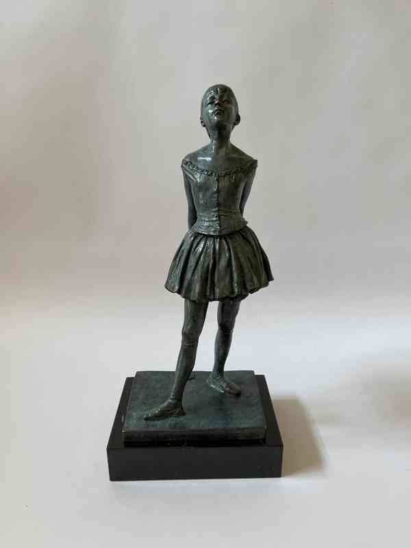 Baletka tanečnice - bronzová socha na mramoru - foto 1