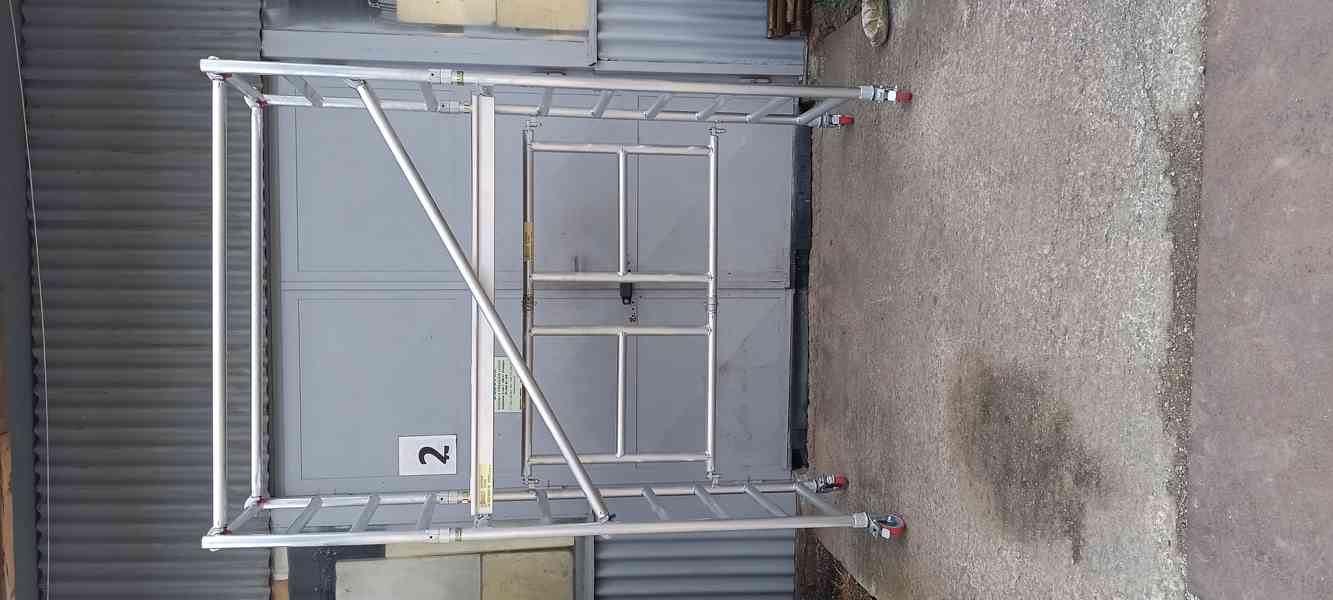 Pojízdné interiérové lešení - pracovní výška až 3,9m - foto 2