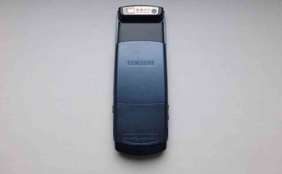 Mobilní telefon Samsung SGH-U600 - foto 2