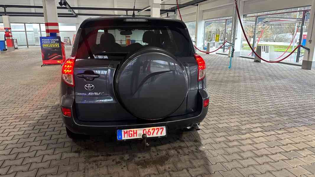 Toyota RAV 4 2,0i Executive benzín 4x4 112kw - foto 14