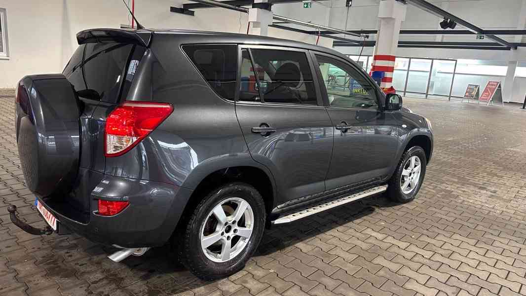 Toyota RAV 4 2,0i Executive benzín 4x4 112kw - foto 13