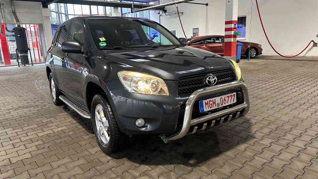 Toyota RAV 4 2,0i Executive benzín 4x4 112kw - foto 15