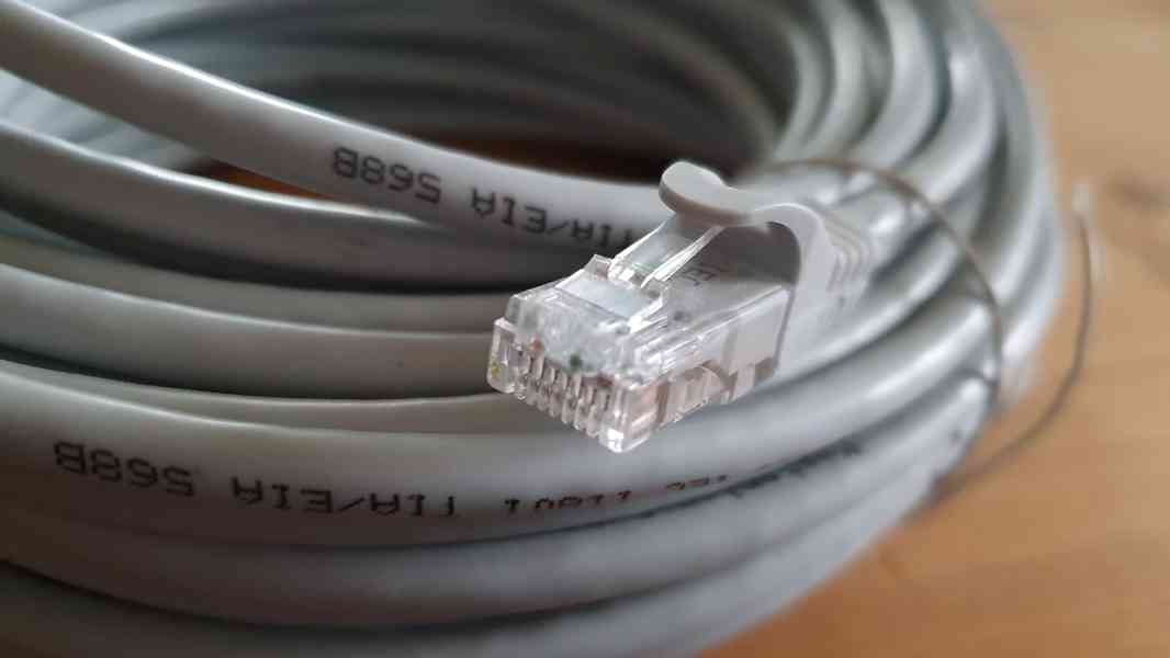 Kvalitní síťový kabel, propojovací, 2× RJ-45 (CAT6)  - foto 5