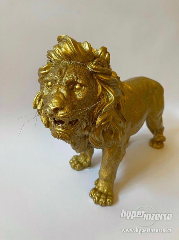 Lev ve zlatém provedení - foto 2