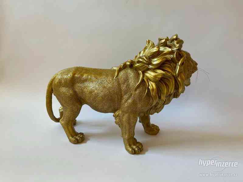 Lev ve zlatém provedení - foto 3