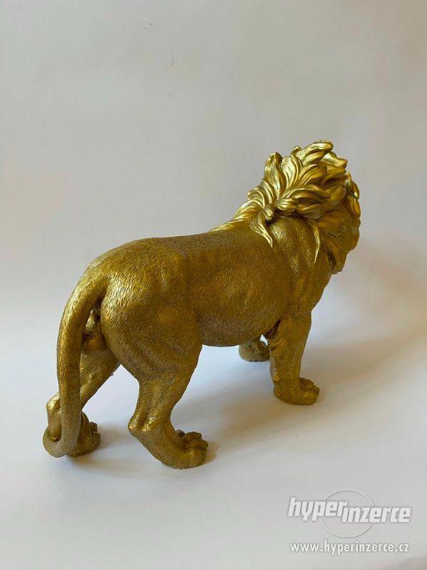 Lev ve zlatém provedení - foto 4