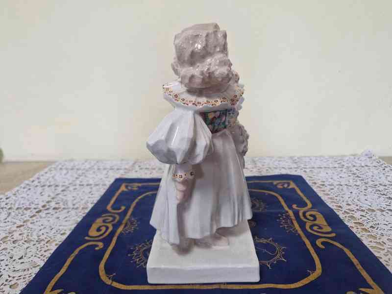 Stará keramická soška Dívka v kroji Bechyně M. Kocourek - foto 4