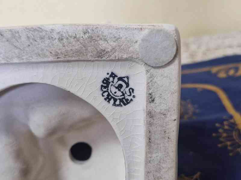 Stará keramická soška Dívka v kroji Bechyně M. Kocourek - foto 10