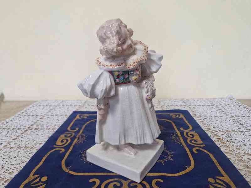 Stará keramická soška Dívka v kroji Bechyně M. Kocourek - foto 3