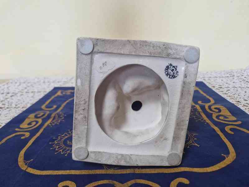 Stará keramická soška Dívka v kroji Bechyně M. Kocourek - foto 9