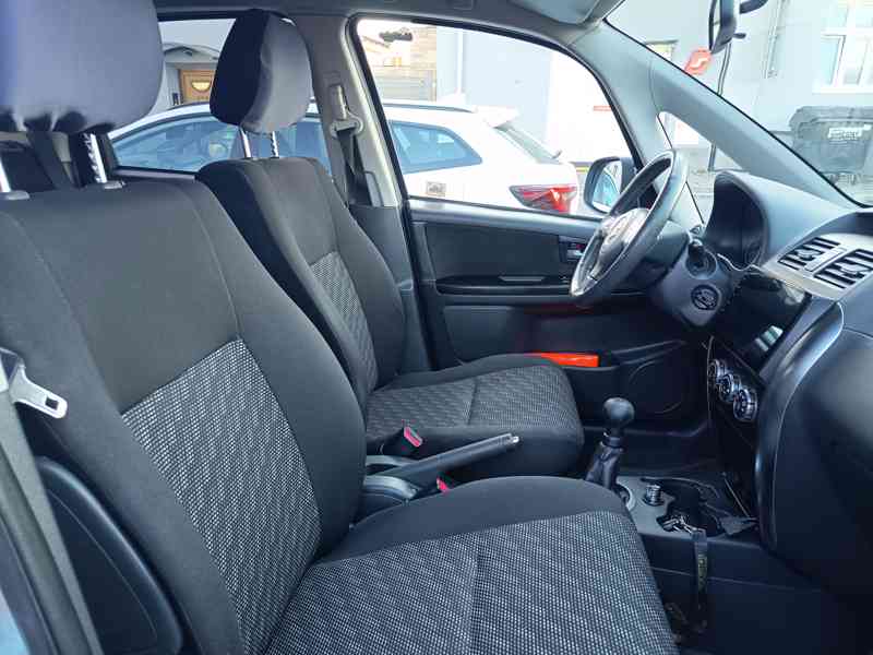 Suzuki SX4 1,6i Comfort ČR NAVI  - foto 14