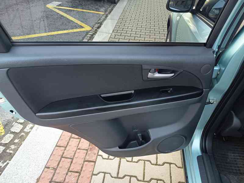 Suzuki SX4 1,6i Comfort ČR NAVI  - foto 21