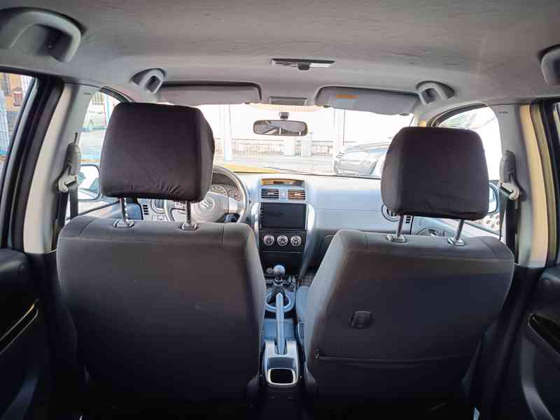 Suzuki SX4 1,6i Comfort ČR NAVI  - foto 32