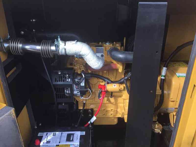 Dieselový generátor 13,5 KWA Caterpillar DE13.5E3  - foto 6