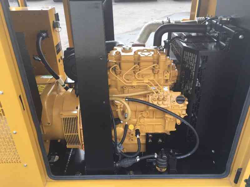 Dieselový generátor 13,5 KWA Caterpillar DE13.5E3  - foto 5