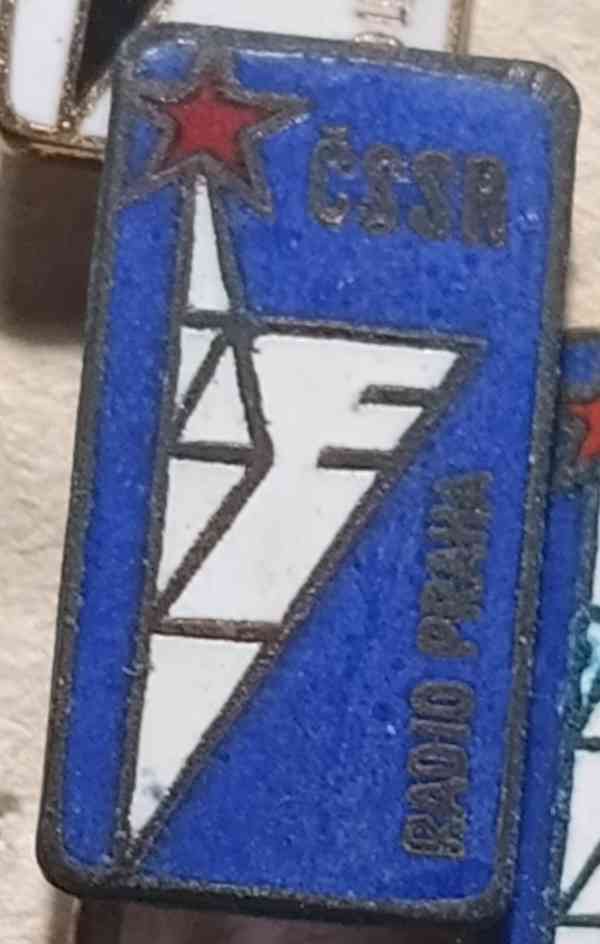 Sada 2 sběratelských odznaků Radio Praha ČSSR - foto 2