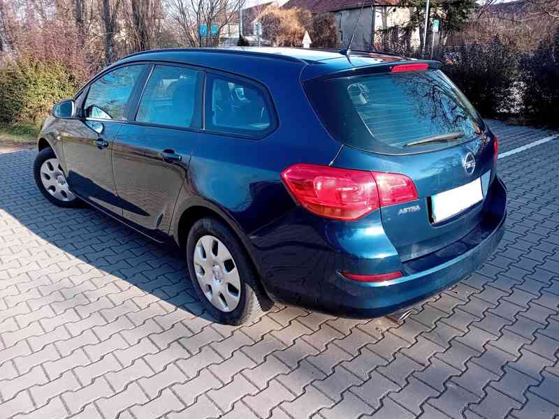 Opel Astra Sport Tourer 1.4 Turbo - foto 4