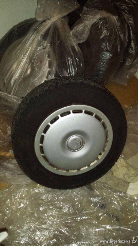 Zimní pneu 195/65R15 (téměř nové) vč. disků - foto 1