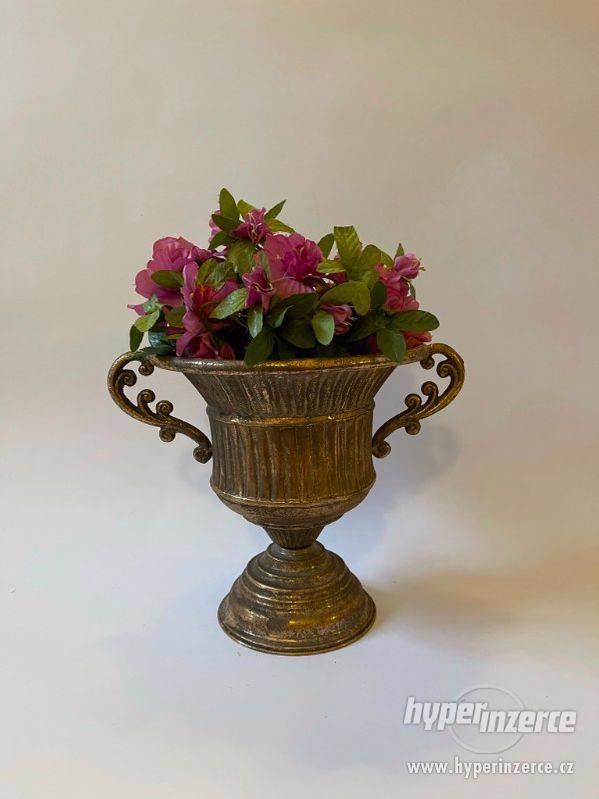 Kovová nádoba na květiny - zlatá antik
